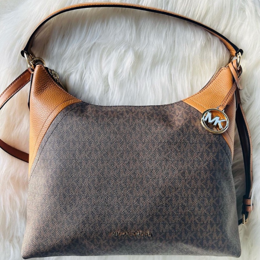 Like New Michael Kors Lg Aria Bag